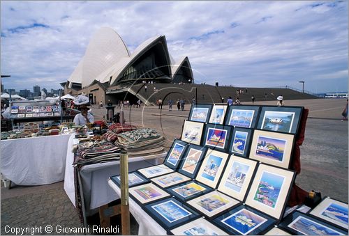 AUSTRALIA - SYDNEY - il piazzale dell'Opera House con il mercatino della domenica