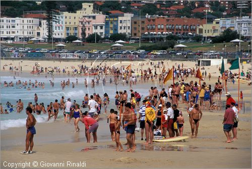 AUSTRALIA - SYDNEY - Bondy Beach - la spiaggia oceanica pi vicina alla citt e la pi conosciuta al mondo per il surf