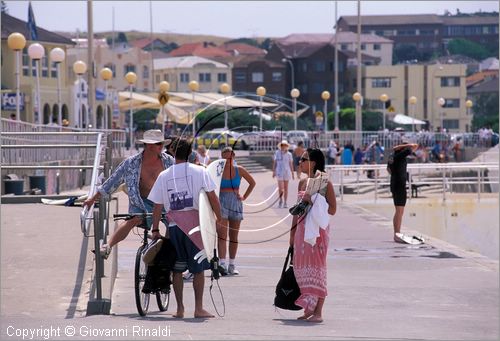 AUSTRALIA - SYDNEY - Bondy Beach - la spiaggia oceanica pi vicina alla citt e la pi conosciuta al mondo per il surf