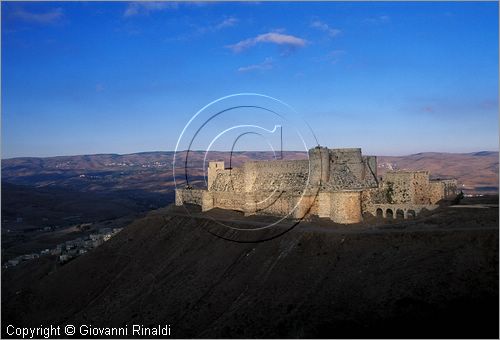SYRIA - Crac dei Cavalieri (Qala'at al-Hosn) costruito dai crociati nel 1150 poi conquistato ed ampliato dal sultano Baibars nel 1271 - veduta al tramonto