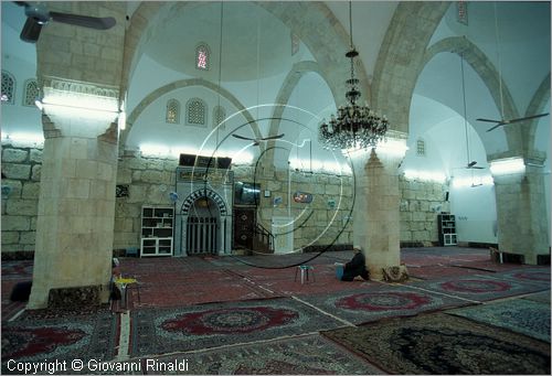 SYRIA - Hama nella Valle dell'Oronte - interno della Grande Moschea