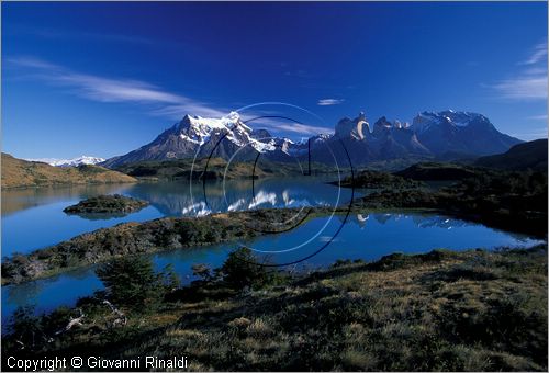 CILE - CHILE - PATAGONIA - Parco Nazionale Torres del Paine - veduta sul lago Pehoe e sul gruppo del Paine dall'Hotel Explora