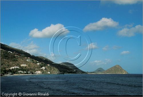 CARAIBI - ISOLE VERGINI BRITANNICHE - ISOLA DI TORTOLA - veduta della Long Bay sulla costa ovest