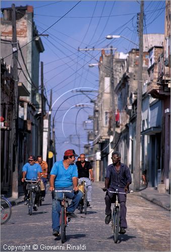 CUBA - Camaguey - una via del centro