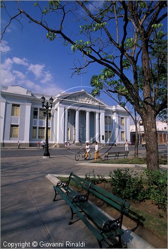 CUBA - Cienfuegos - Parque Jos Marti - collegio San Lorenzo