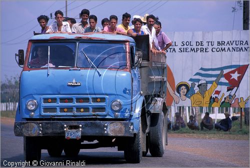 CUBA - (Cienfuegos) - trasporto popolare