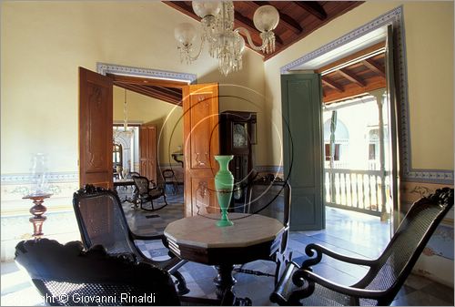 CUBA - Trinidad - Plaza Mayor - Palacio Brunet - Museo Romantico, espone mobili dell'artigianato locale provenienti dal palazzi della citt