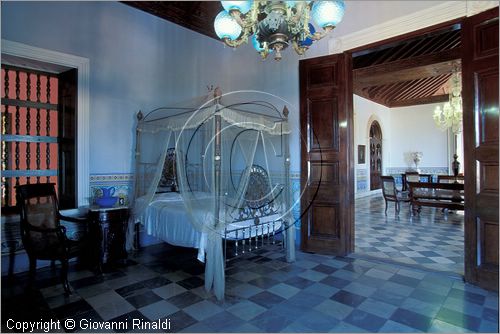 CUBA - Trinidad - Plaza Mayor - Palacio Brunet - Museo Romantico, espone mobili dell'artigianato locale provenienti dal palazzi della citt