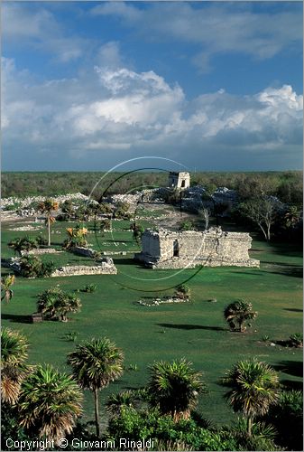 MEXICO - YUCATAN - Area archeologica di Tulum, antica citt costiera Maya-Tolteca (1100 d.C.) - veduta dell'area