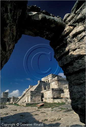 MEXICO - YUCATAN - Area archeologica di Tulum, antica citt costiera Maya-Tolteca (1100 d.C.) - veduta del Castillo