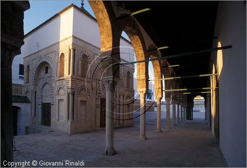 TUNISIA - TUNISI - La Medina - Moschea Youssef Dey