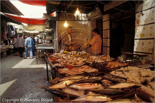 TUNISIA - TUNISI - La Medina - Souk dei Tintori