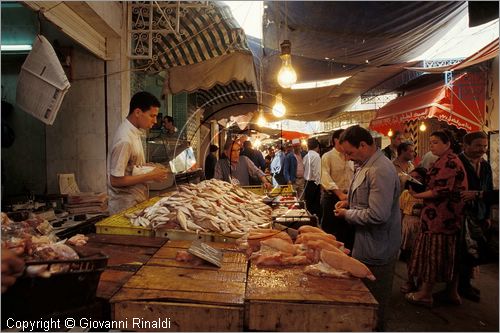 TUNISIA - TUNISI - La Medina - Souk dei Tintori