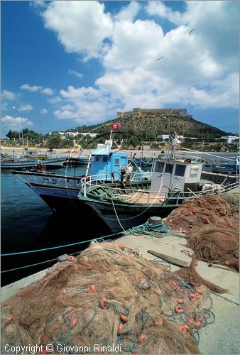 TUNISIA - Kelibia - il porto dei pescatori, dietro sulla collina il Fort Kelibia