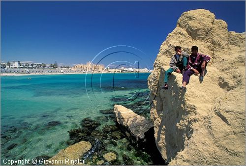 TUNISIA - Monastir - veduta della costa a sud del porto