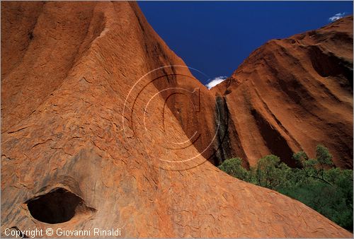 AUSTRALIA CENTRALE - Uluru Kata Tjuta National Park - Ayres Rock - veduta della zona di Kantju Gorge