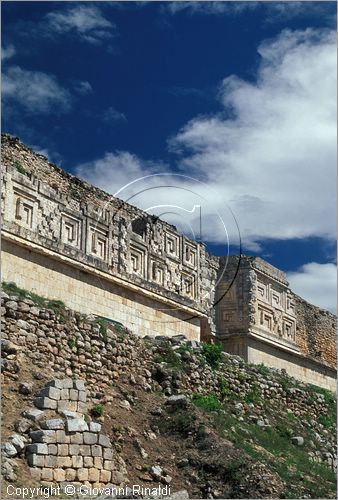 MEXICO - YUCATAN - Area archeologica di Uxmal, Centro cerimoniale Maya-Puc (600 - 900 d.C.) - Palacio del Gobernador