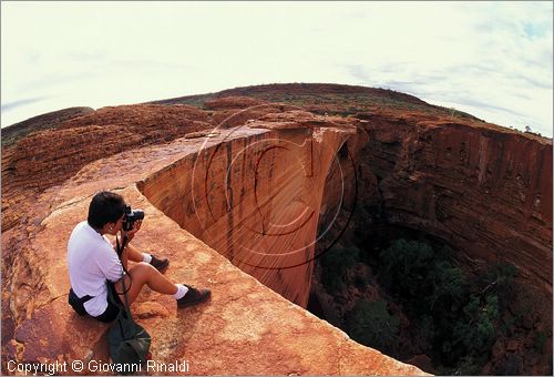 AUSTRALIA CENTRALE - Watarrka National Park - il bordo superiore della parete del Kings Canyon