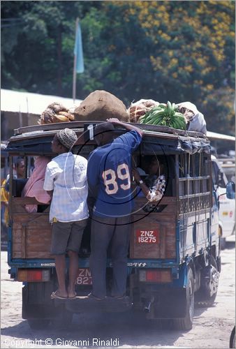 TANZANIA - ZANZIBAR  (Oceano Indiano) - Stone Town - trasporti su dala-dalas