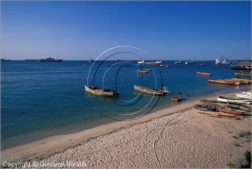 TANZANIA - ZANZIBAR  (Oceano Indiano) - Stone Town - la spiaggia di fronte al Tembo Hotel